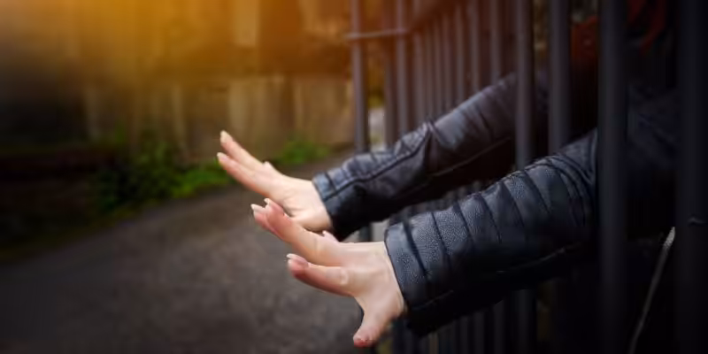 Kişiyi Hürriyetinden Yoksun Kılma Suçu ve Cezası - TCK 109 3 kisiyi hurriyetinden yoksun kilma sucu cezasi